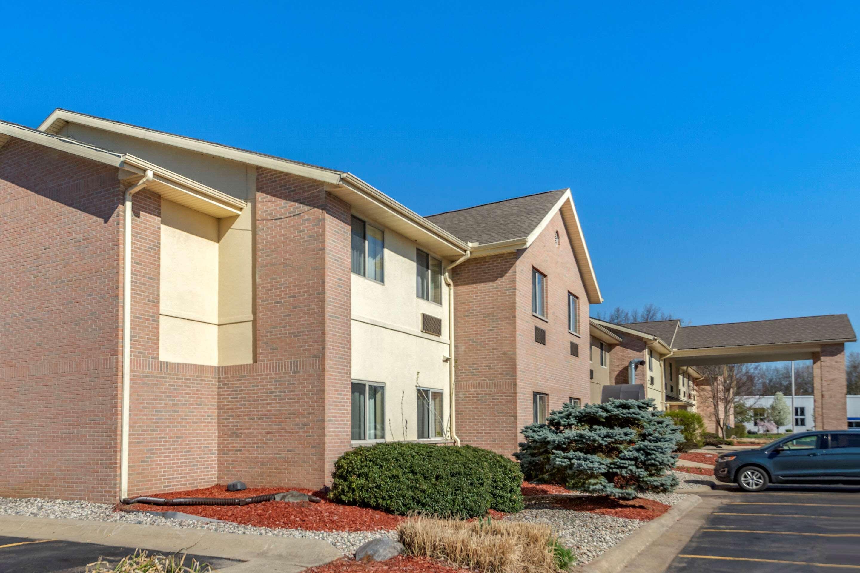 Paw Paw Comfort Inn & Suites מראה חיצוני תמונה